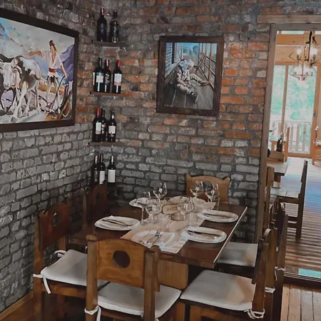 - Cemi - River View & Traditional Restaurant Tamarë