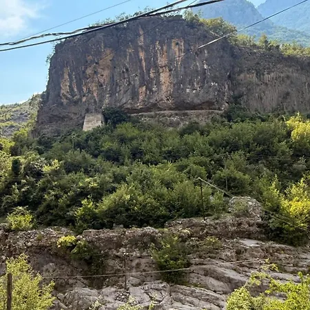 - Cemi - River View & Traditional Restaurant *