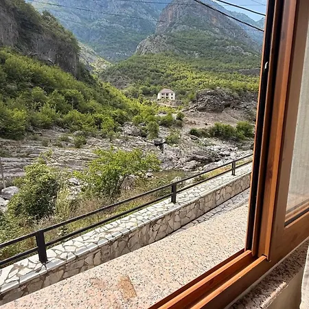 - Cemi - River View & Traditional Restaurant Tamarë