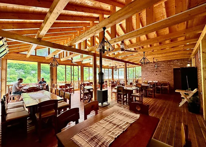 Hotel - Cemi River -